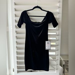 NWT B.DARLIN SHORT BLACK OFF THE SHOULDER VELVET DRESS